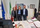 Le ingegneri Barbara Zignani e Chiara Benaglia con il sindaco Matteo Gozzoli