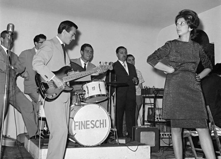 Mina alla mostra Cesenate (1960) - Foto Archivio Zangheri su concessione Comune di Cesena