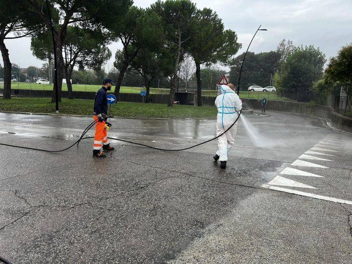 pulizie post alluvione, foto facebook sindaco Matteo Gozzoli