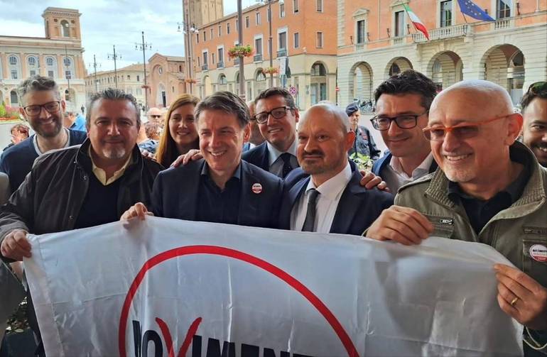 Conte e i candidati al Consiglio regionale