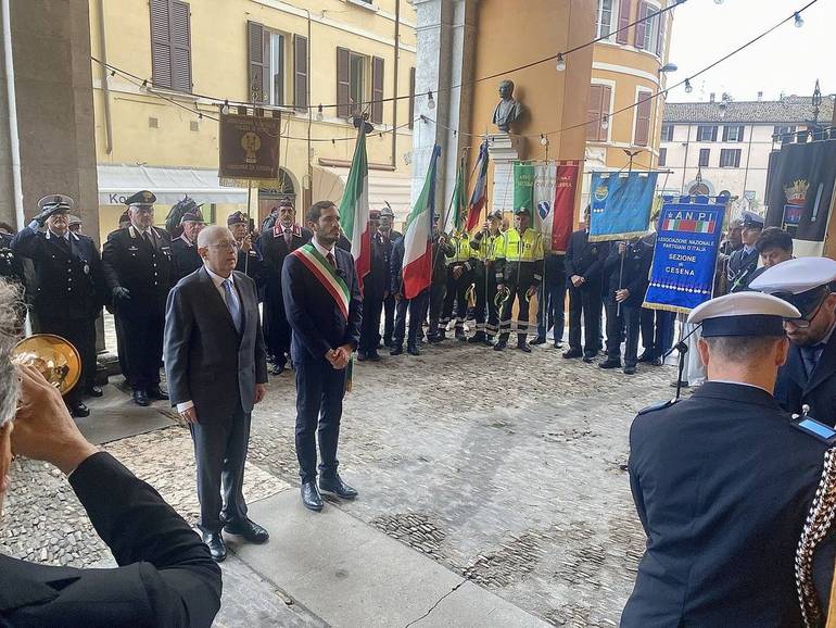 A sinistra il prefetto Rinaldo Argentieri. A destra il sindaco di Cesena, Enzo Lattuca