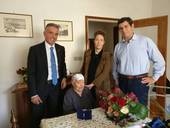 La 'nonnina' di Cesena riceve sindaco e assessore per il suo compleanno
