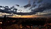 Ieri sera, il tramonto sulla città, con vista su Bertinoro. Foto Pier Giorgio Marini