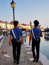 Cesenatico, tenta di sfuggire ai controlli dei carabinieri
