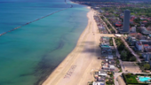 Una foto aerea della spiaggia di Cesenatico