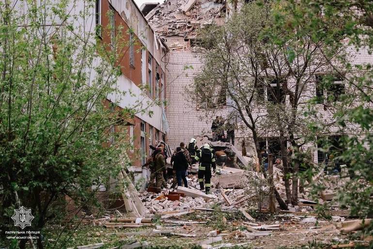 Distruzione causata dalla guerra. Attacco su Chernihiv (Foto Polizia Nazionale Ua)