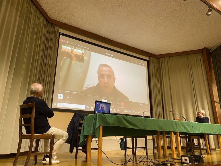 Padre Michel, presidente della Caritas Libano, durante il collegamento di ieri sera con il seminario di Cesena