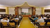 Nella foto di Pier Giorgio Marini un momento dell'incontro di questa mattina del vescovo Douglas con gli studenti del liceo "Almerici"