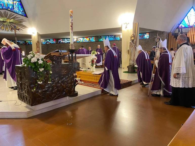 Monsignor Regattieri ai funerali di Giorgio Biguzzi: "Un missionario e un vescovo a servizio della Chiesa"