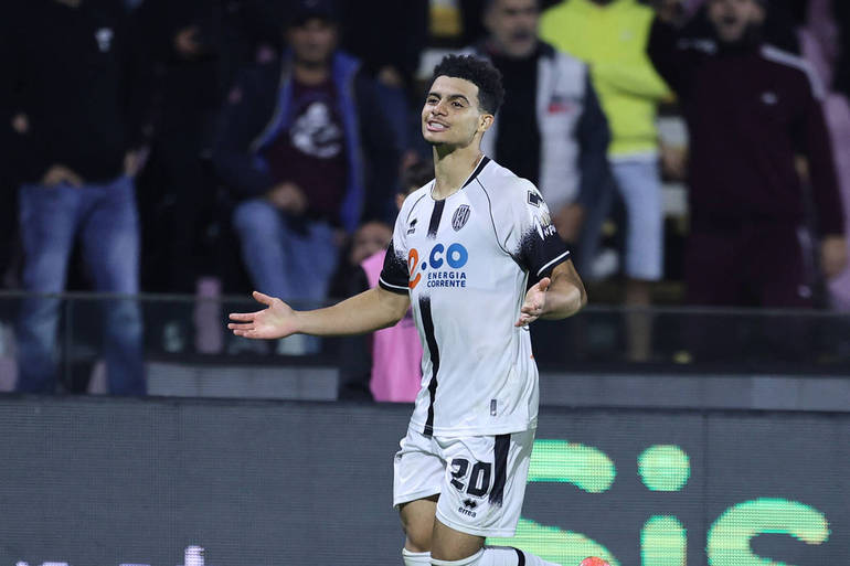 Il Cesena non sfrutta l'uomo in più e pareggia con la Salernitana