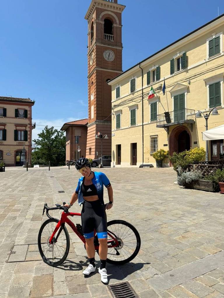 Chiara Roberti in piazza Maggiore a Montiano