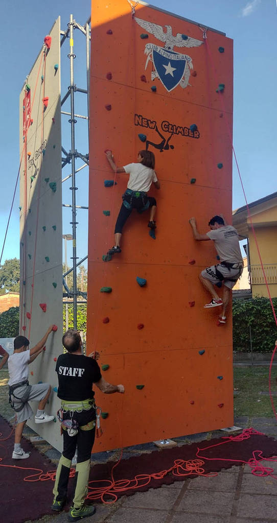 Una parete di arrampicata alla Festa dello Sport di Gambettola