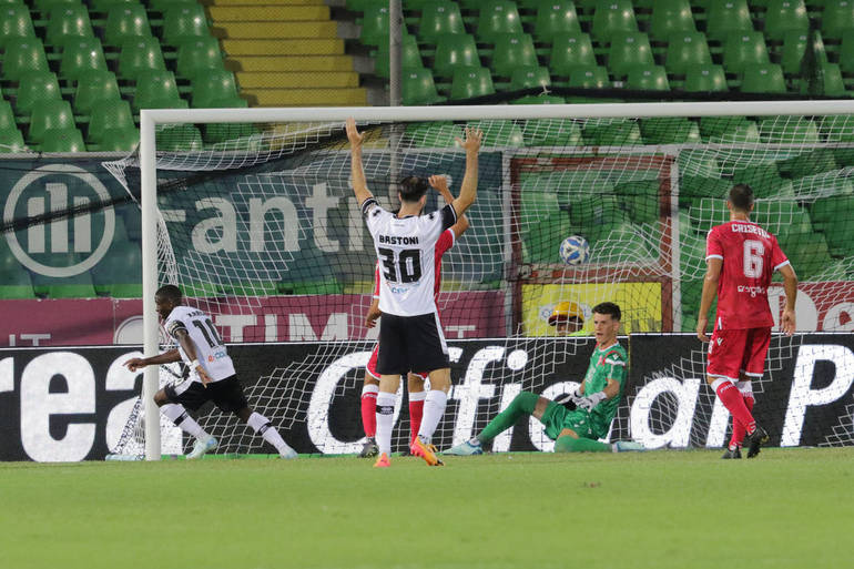 Nel pre partita si son registrati degli scontri tra tifosi