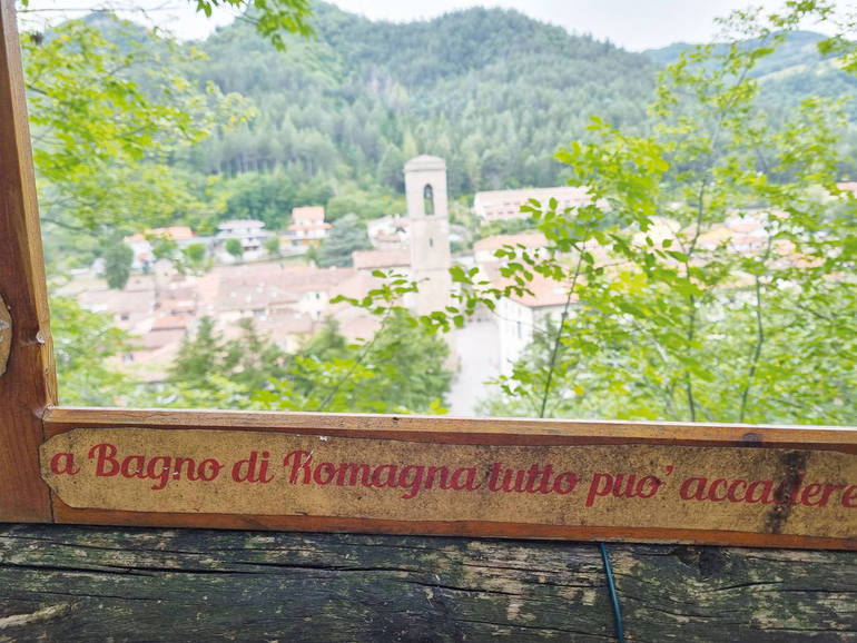 foto panoramica dal Belvedere sopra l'abitato di Bagno di Romagna - foto archivio Sa.L.