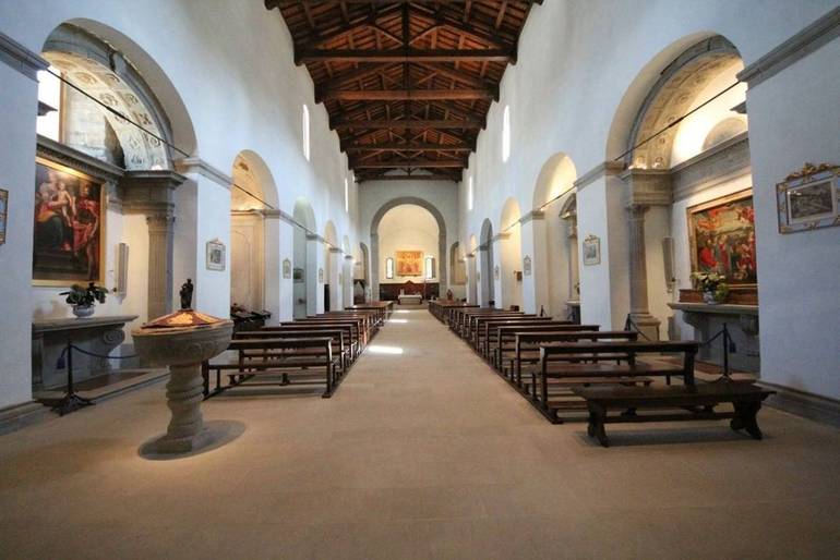 interno della basilica di Santa Maria Assunta, a Bagno di  Romagna