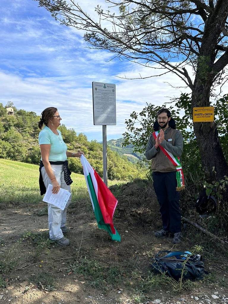 Nella foto di Michela Mosconi, Tonina Facciani con il sindaco Enrico Cangini