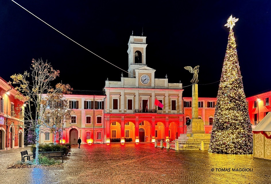 Nella foto, piazza Borghesi, a Savignano sul Rubicone