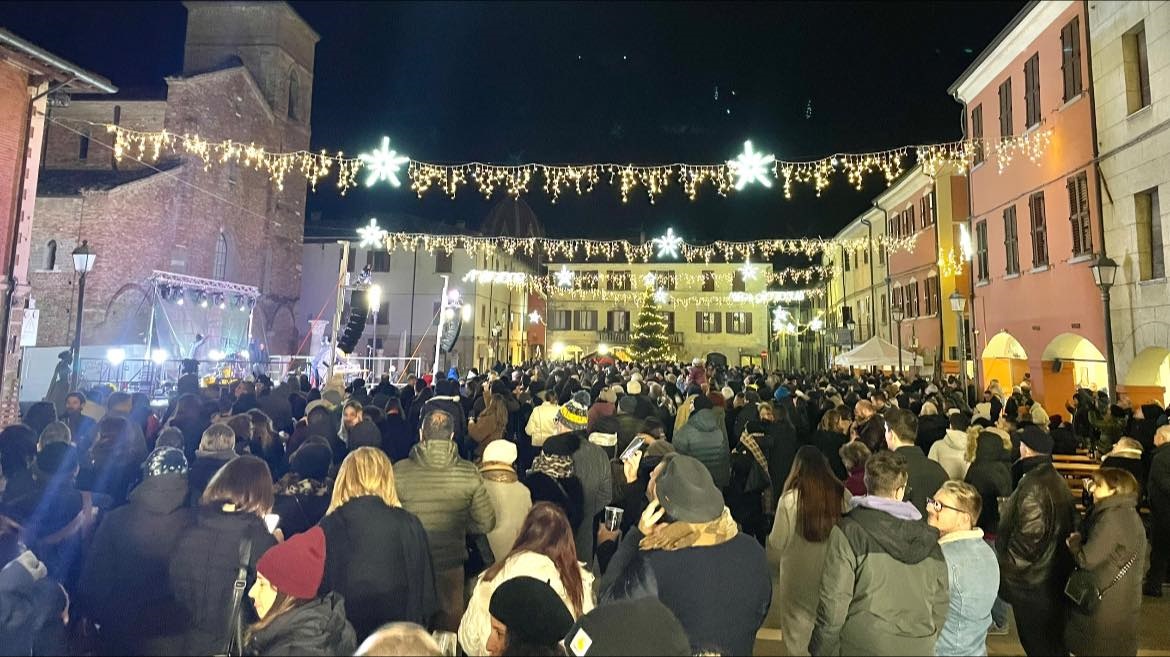 Nella foto, un'immagine della serata in piazza a Sarsina